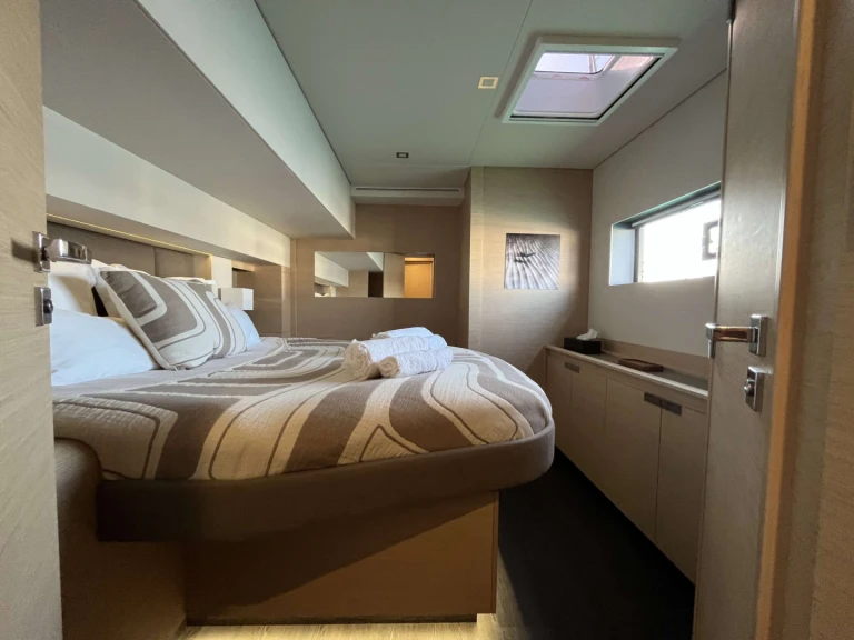 Luxury Yacht rental in Trogir - Fountaine Pajot Solomar 