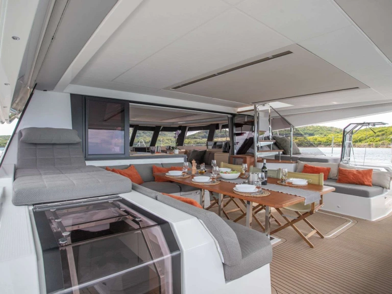 Luxury Yacht for rent Naples at the best price