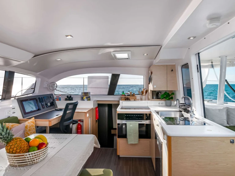 Yacht charter Bahamas cheap Falmari