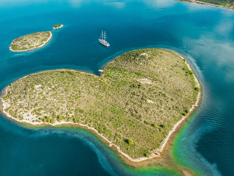 Yacht charter Croatia cheap Maxita