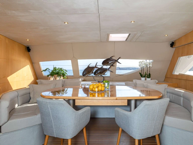 Yacht charter Naples cheap KINGS RANSOM