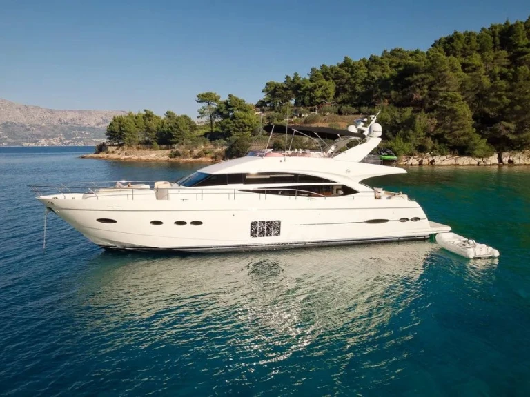 Bareboat Rental Motorboat Princess with a boat licence