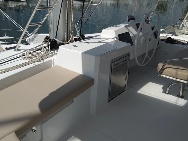 Yacht charter Parham Town cheap Bali 5.4