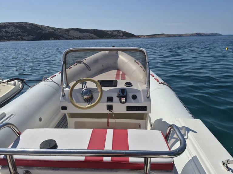 Valiant V 750 Cruiser in Novalja on SamBoat