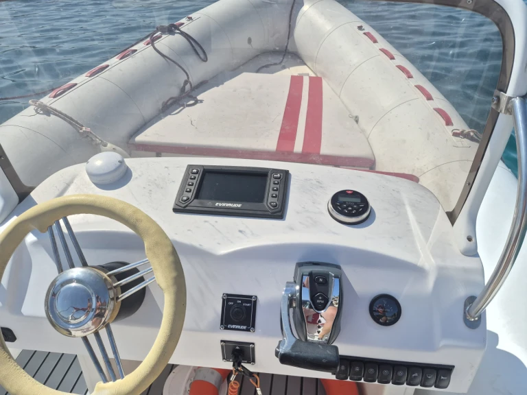 Rent a Valiant V 750 Cruiser Novalja