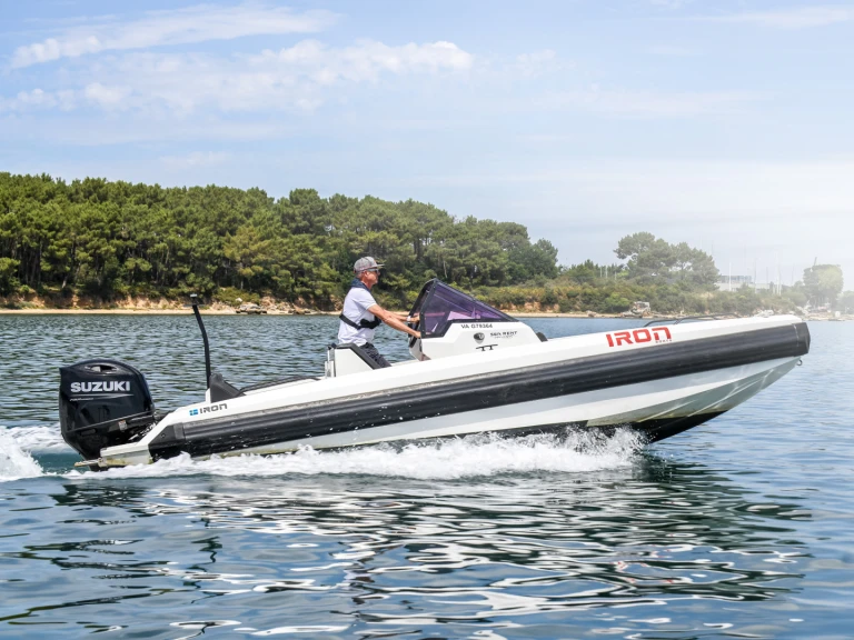 Motorboat for rent Vannes at the best price