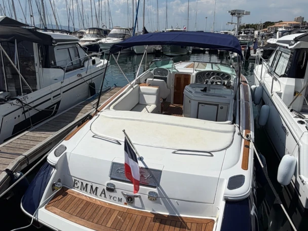 Boat rental Chris Craft CORSAIR 28' in Saint-Raphaël on Samboat