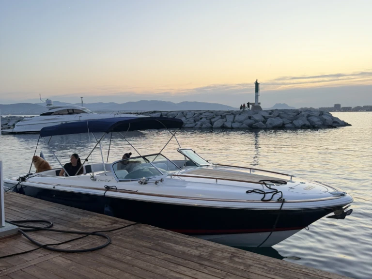 Bareboat Rental Motorboat Chris Craft with a boat licence