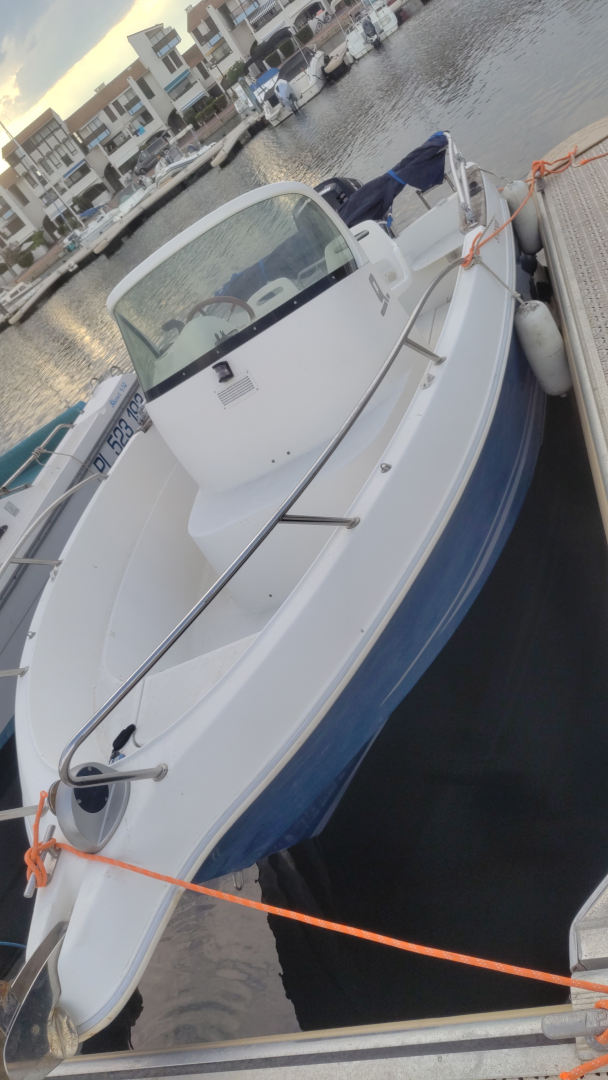 Boat rental Quicksilver Quicksilver 550 Commander in Le Barcarès on Samboat