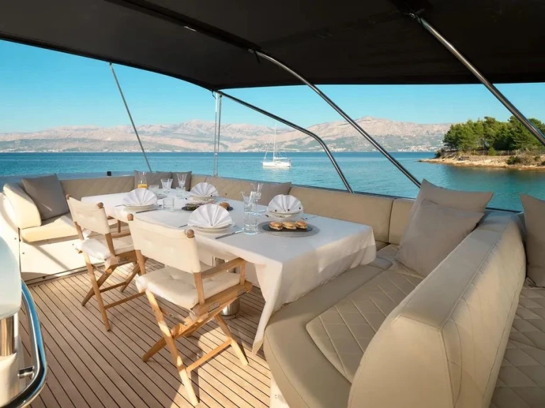 Motorboat rental in Podstrana - Princess Princess 72