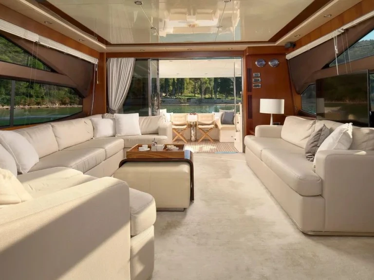 Boat rental Princess Princess 72 in Podstrana on Samboat