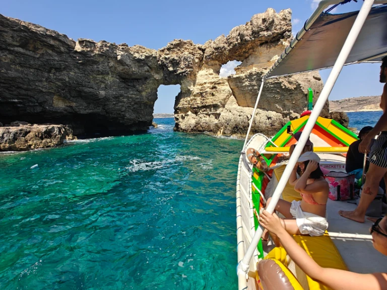 Motorboat for rent Saint Paul's Bay at the best price