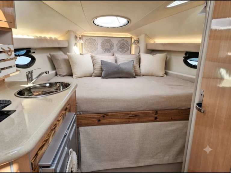 Bareboat Rental Motorboat Doral with a boat licence