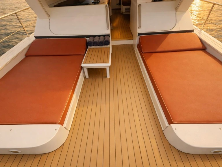 Bareboat Rental Luxury Yacht Leopard with a boat licence