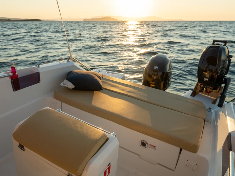 Motorboat for rent Chania at the best price