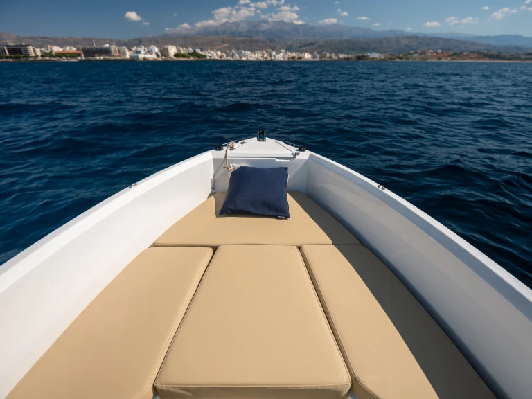 Compass 160e in Chania on SamBoat