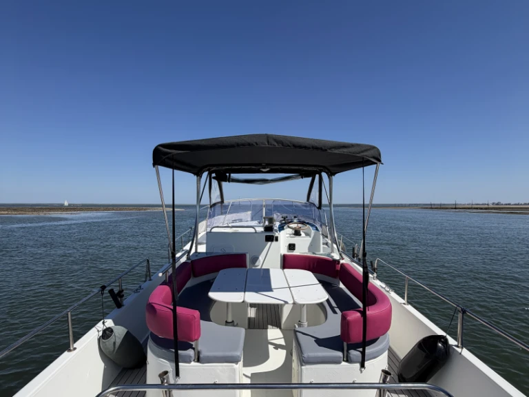 Yacht charter Arcachon cheap Beacher 840