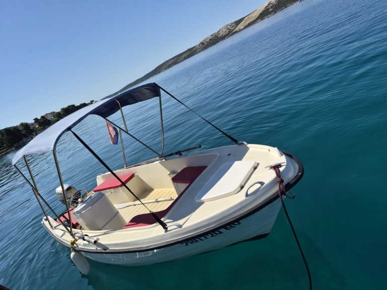 Adria 500 M Sport in Novalja on SamBoat