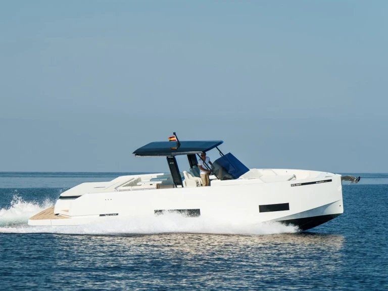 Boat rental De Antonio DE ANTONIO D42 in Valletta on Samboat