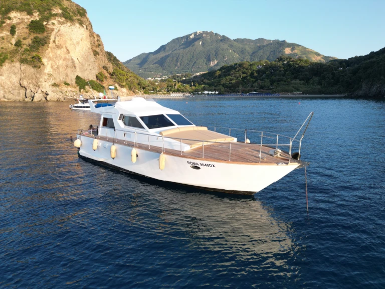 Bareboat Rental Motorboat Itama with a boat licence