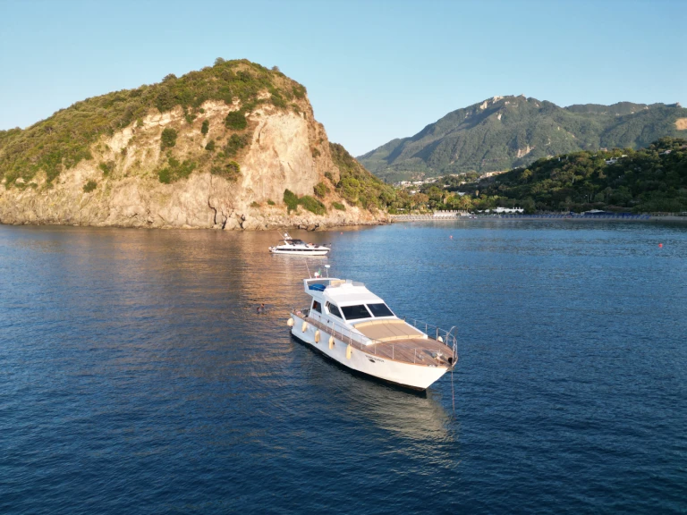 Itama Itama 45 in Forio on SamBoat