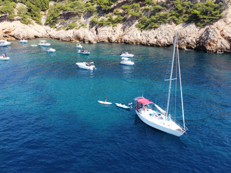 Sailboat rental with or without captain Kit Marine Port-Camargue