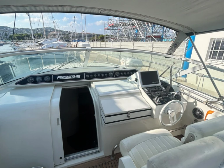 Pershing Pershing 40 in Golfe-Juan on SamBoat