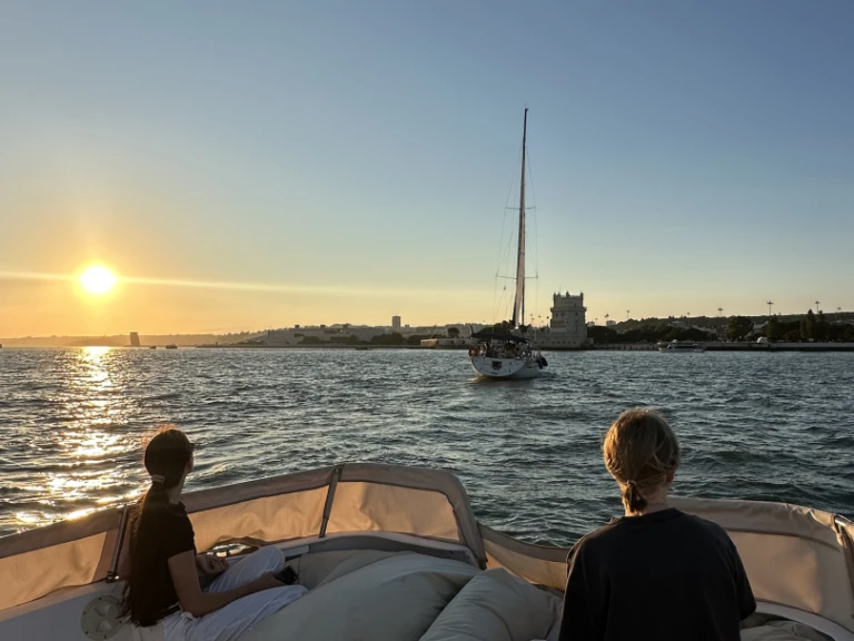 Boat rental BUT CAT  YAMAHA 200 hp in Lisbon on Samboat