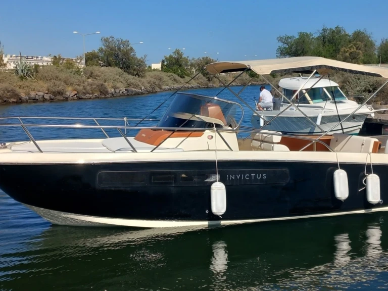 Motorboat for rent Saint-Raphaël at the best price