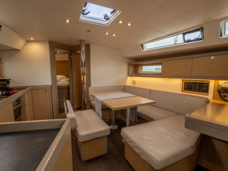 Sailboat for rent Capo d'Orlando at the best price