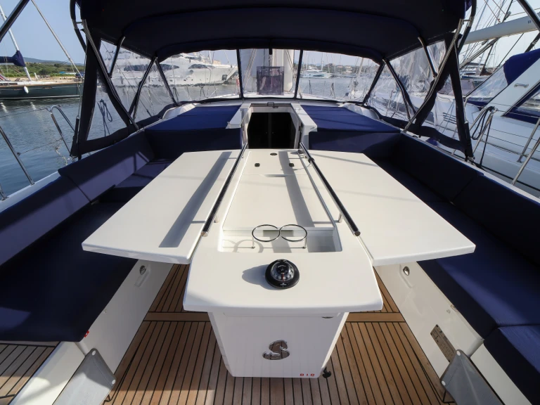 Bareboat Rental Sailboat Bénéteau with a boat licence