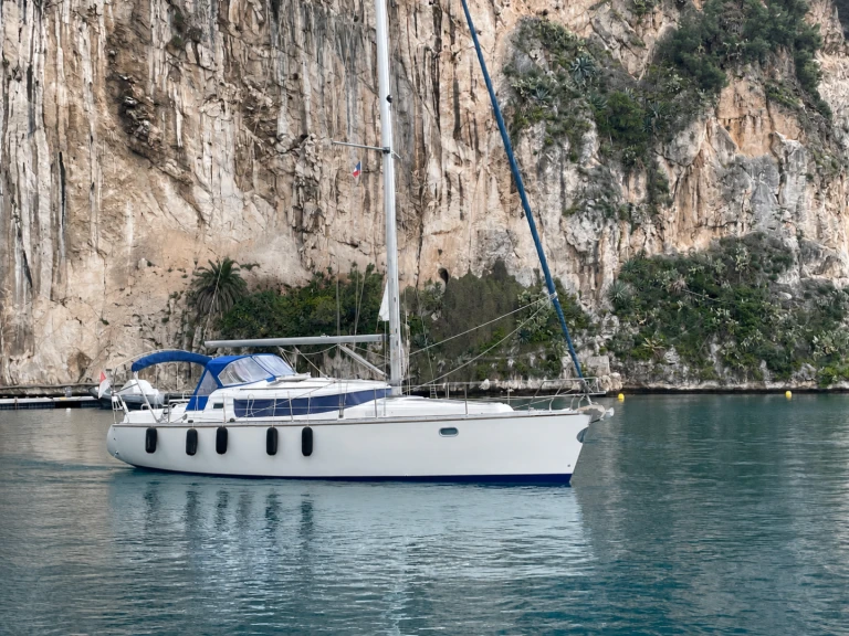 Sailboat rental with or without captain Jeanneau Monaco