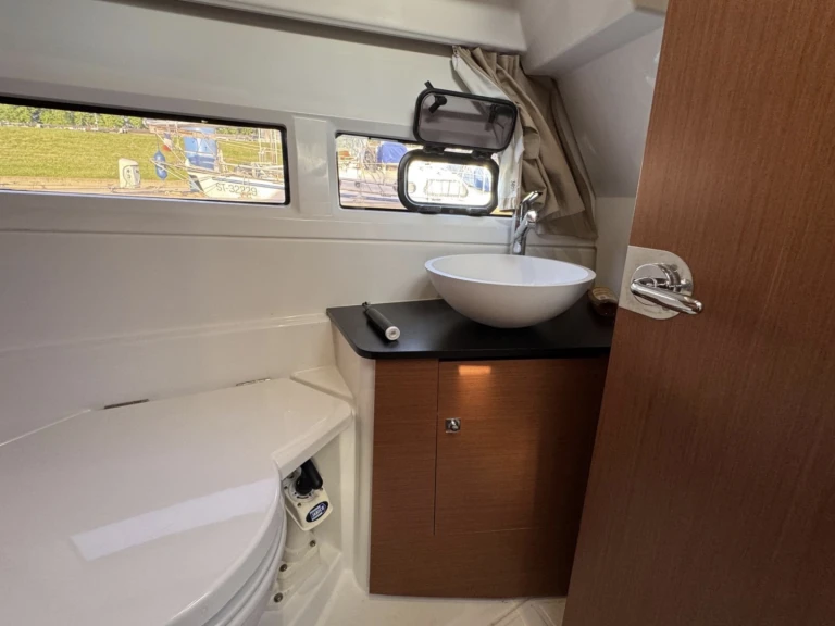 Jeanneau Merry Fisher 895 charter bareboat or captained in  Asnières-sur-Seine