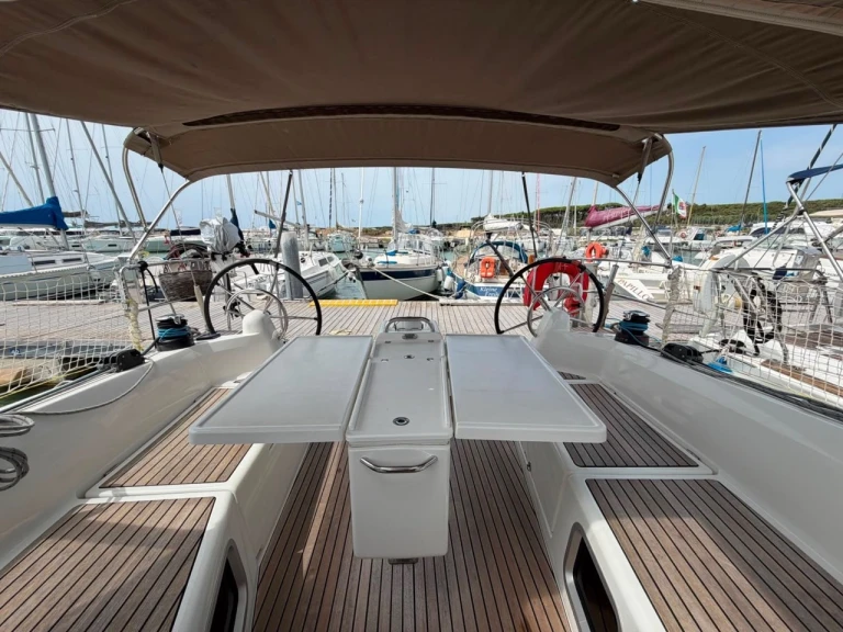 Rent a Jeanneau Sun Odyssey 410 Cecina