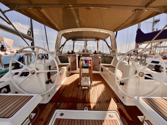 Sailboat rental with or without captain Bénéteau Cecina