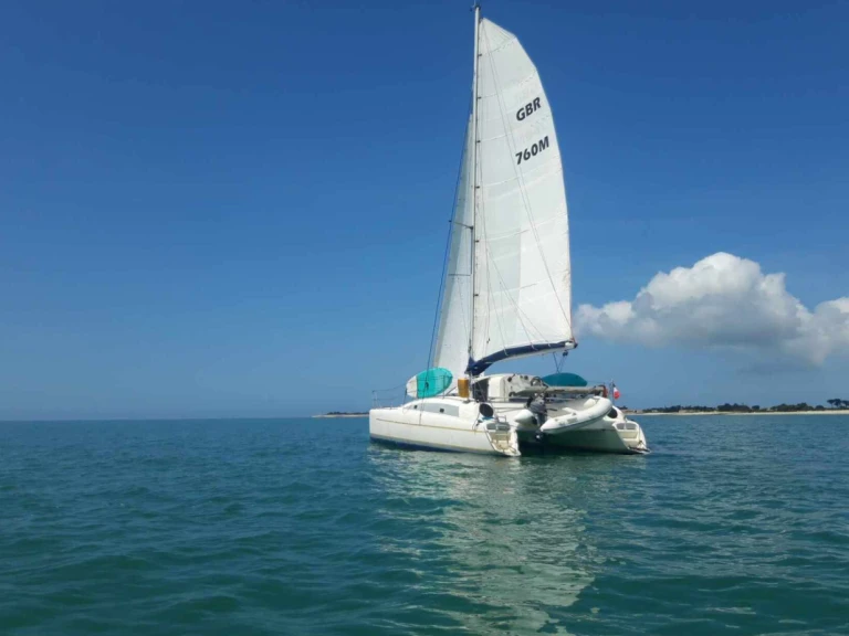 Yacht charter Les Prises cheap Maldives 32