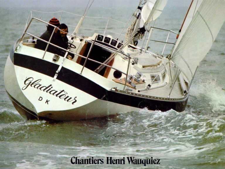 Boat rental Wauquiez Gladiateur in France on Samboat