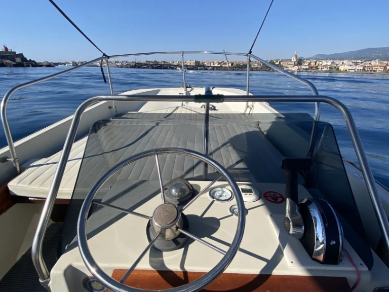 Motorboat for rent Riposto at the best price
