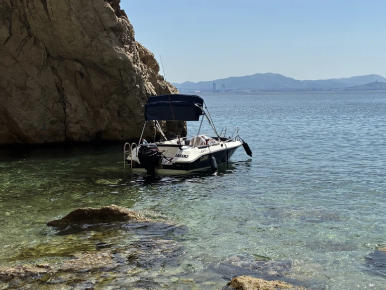 Bareboat Rental Motorboat Kruger Stella with a boat licence