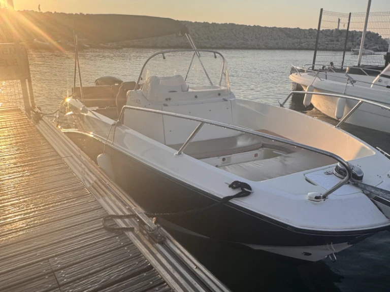 Motorboat for rent France at the best price