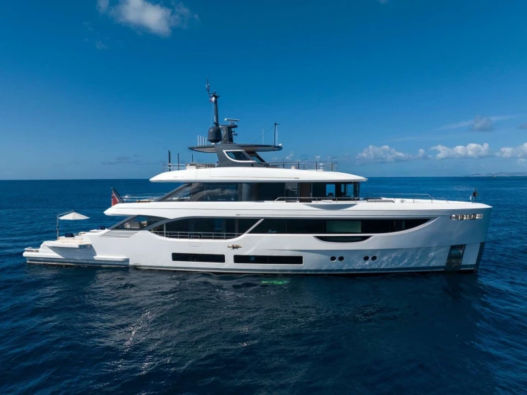 Rent a Benetti KINGS LAIR Bahama Islands