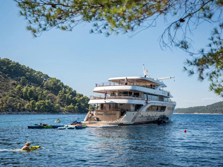 Luxury Yacht rental in Croatia - Custom Queen Eleganza