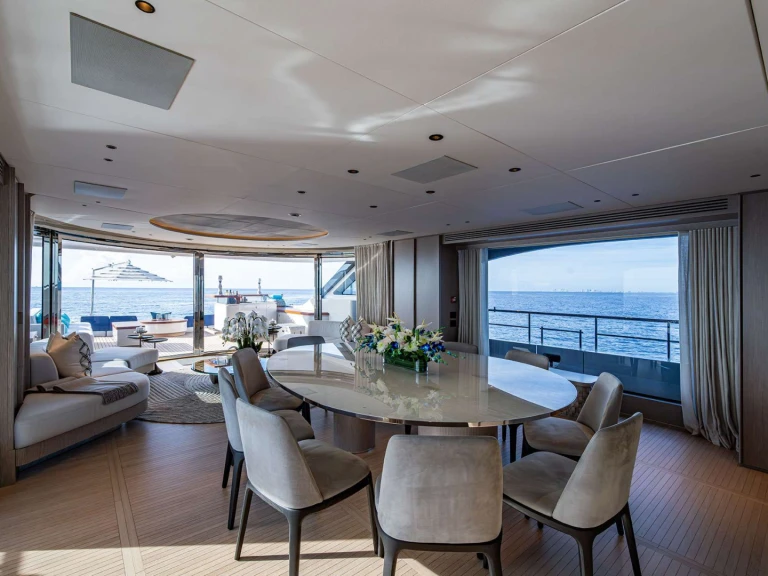 Rent a Benetti KINGS LAIR Bahama Islands