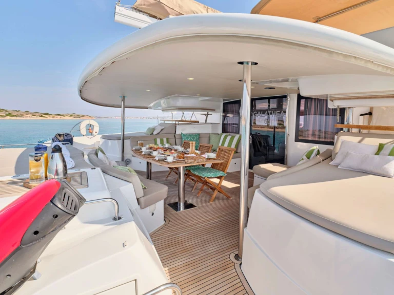 Luxury Yacht rental in Mahé - Fountaine Pajot WORLD'S END (MED)