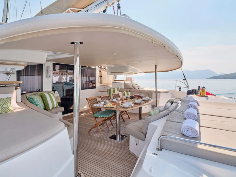 Boat rental Fountaine Pajot WORLD'S END (MED) in Mahé on Samboat