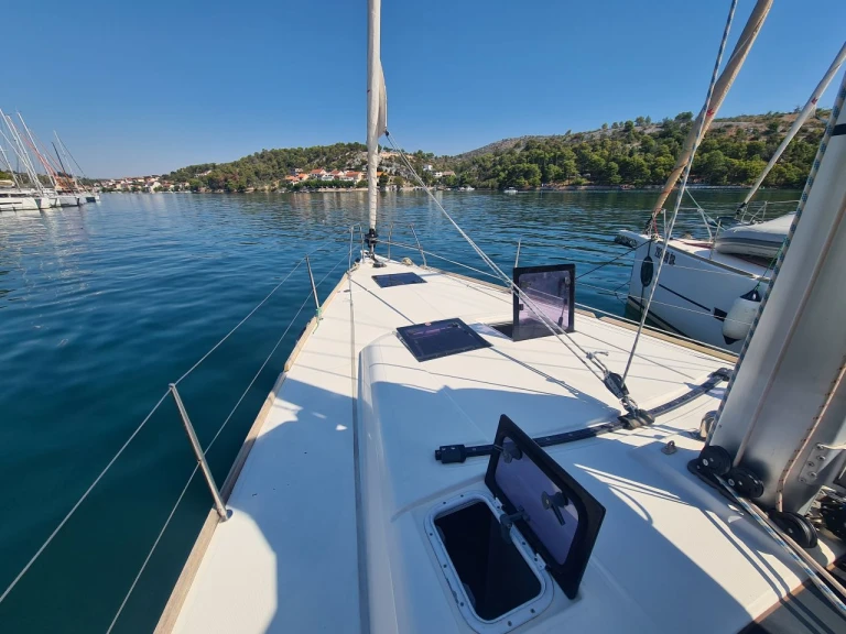 Sailboat for rent Zaton at the best price