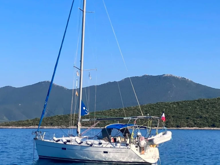 Sailboat for rent Volos at the best price