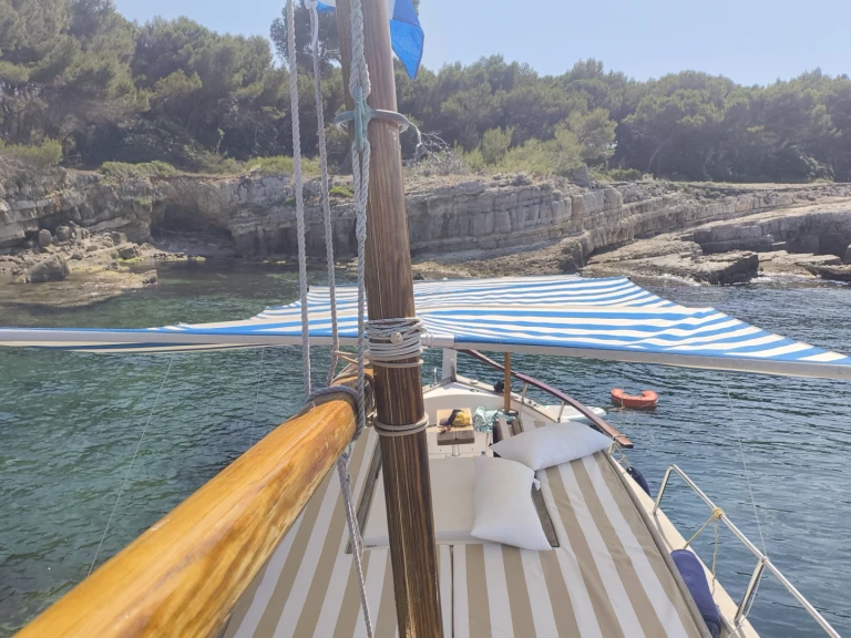 Yacht charter Golfe-Juan cheap Menorquin 36 