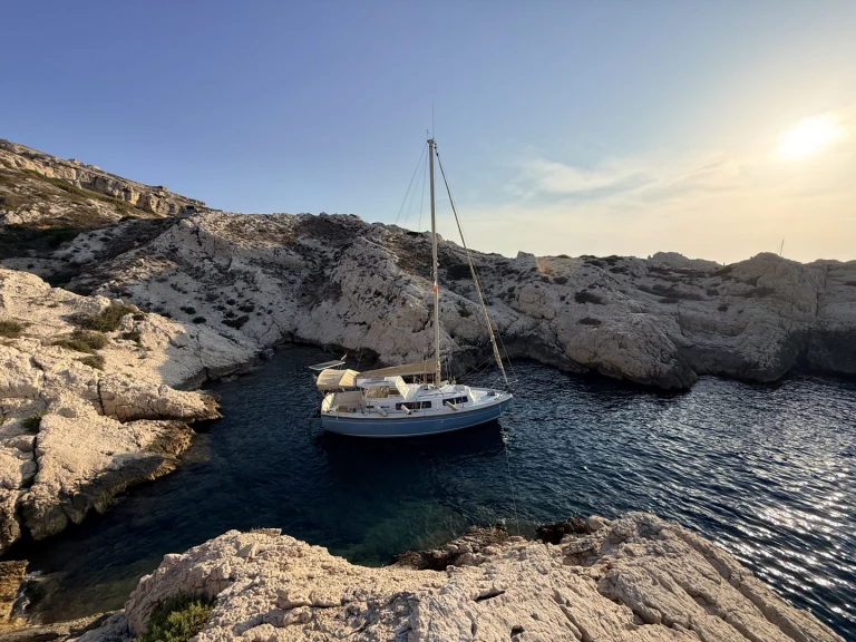 Sailboat for rent L'Estaque at the best price