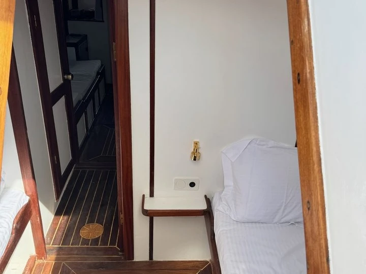 Yacht charter Oía cheap Trehandiri